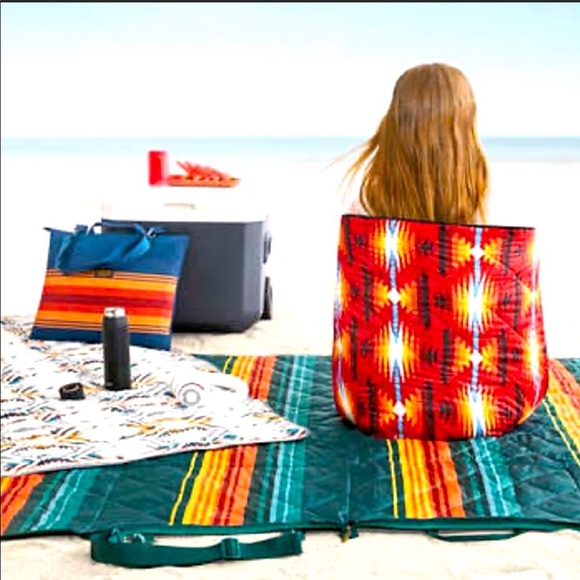 NEW Pendleton Outdoor Blanket RED/BLACK - Picture 2 of 9